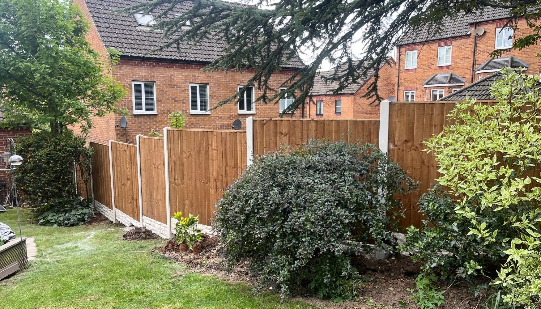 Which Side of the Garden Fence Is Mine? How to Check Fence Ownership