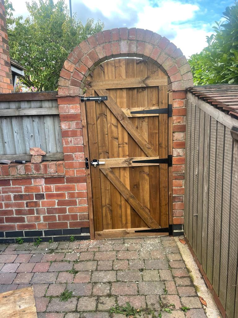 Framed Tongue & Groove Gate - Dome top